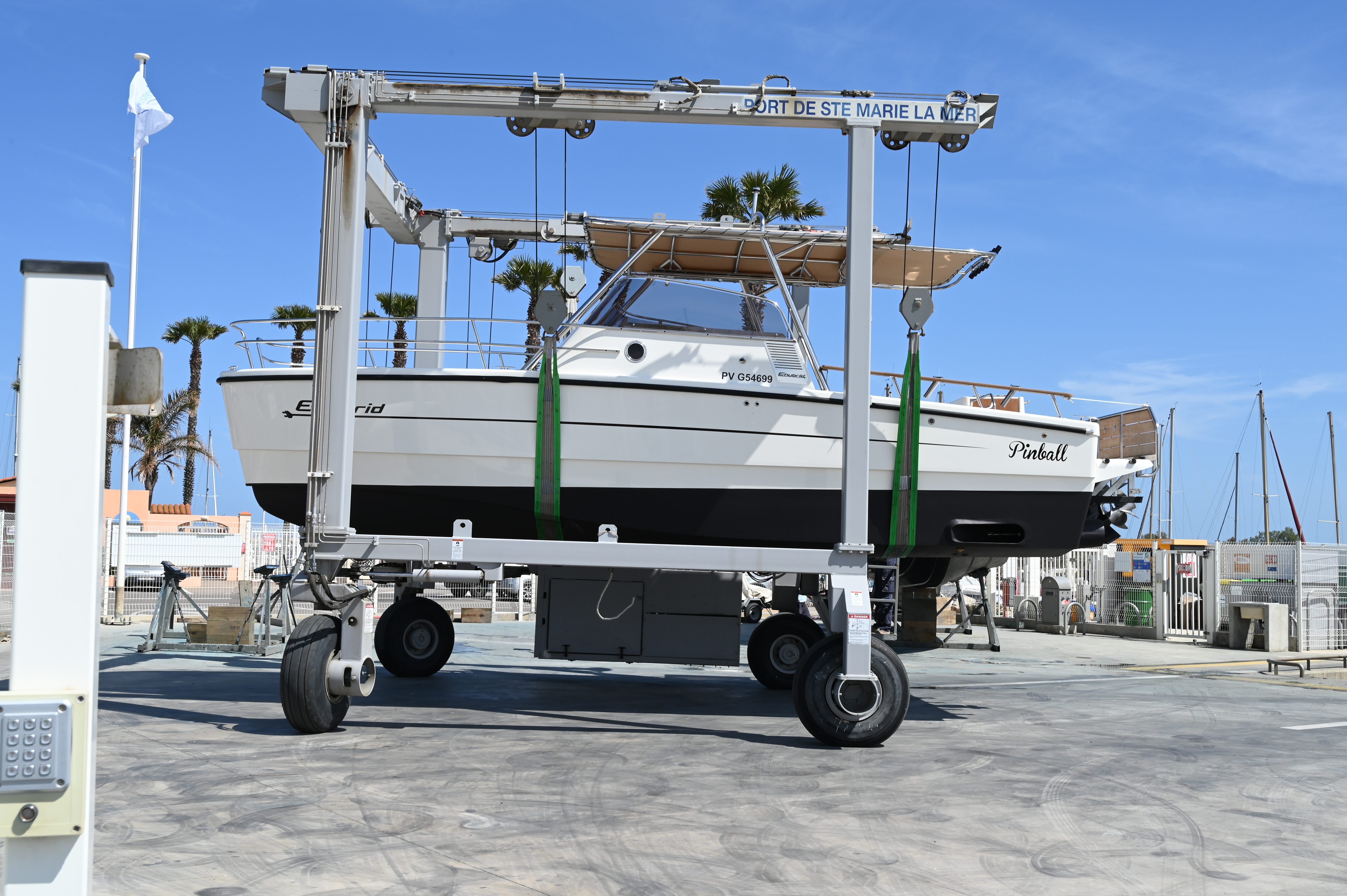 arrivée du bateau électrique hybride